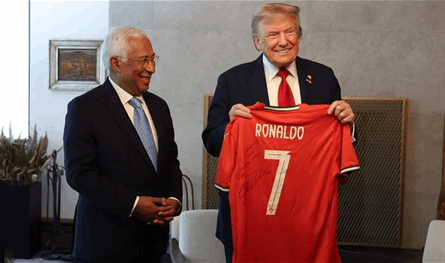 بالصور... رسالة من رونالدو إلى ترامب هذا مضمونها