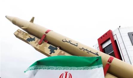 صورٌ انتشرت... ما حقيقة ربط الجواسيس بصاروخ وإطلاقهم نحو إسرائيل؟