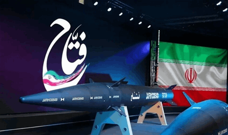 يشكّل تهديدًا مباشرًا للمنشآت العسكرية الإسرائيلية... إيران تكشف عن صاروخ &quot;فتاح&quot;!