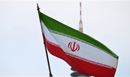 بالصور... نزوح جماعي للإيرانيين من طهران بعد تهديدات ترامب