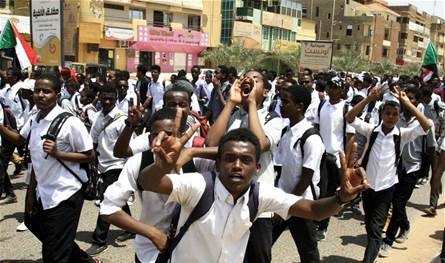 السودان.. مخاطر تهدد عودة 19 مليون طالب لفصول الدراسة