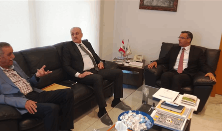 عبدالله ورئيس بلدية البرجين بحثا مع هاني في موضوع المدرسة الزراعية