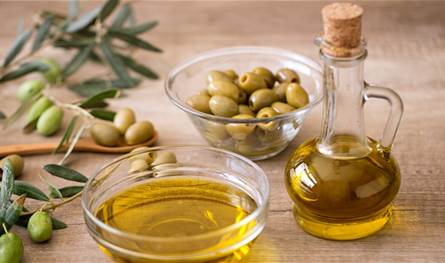 لهذا السبب ينصح الأطباء بتناول زيت الزيتون يومياً
