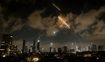 الحرس الثوري يبدأ هجومًا مركبًا مكثفًا ضد أهداف إسرائيلية