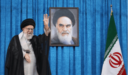من السجن والنفي إلى قيادة إيران.. تعرفوا على أبرز محطات حياة خامنئي