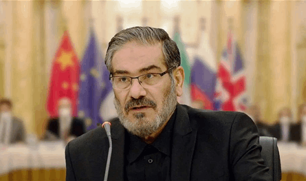 شمخاني برسالة إلى المرشد: أنا جاهز للمواجهة