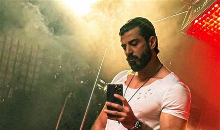 كان على خلاف مع الشامي.. فنان معروف يعود إلى سوريا بعد 14 عاماً من الغياب (فيديو) 
