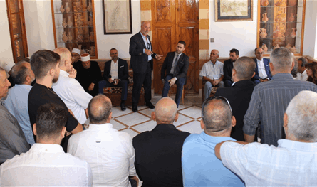 جنبلاط ناقش مطالب القرى والخدمات مع وفود شعبية في قصر المختارة
