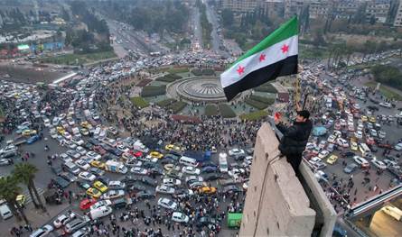 تلقيا تهديدات واتهامات بالتشبيح.. هذا ما حصل مع فنان سوري شهير وزوجته (صور)
