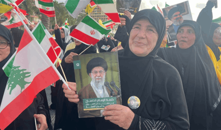 &quot;حزب الله&quot; نظم وقفة تضامنية في صور مع إيران
