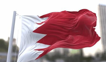 بالفيديو... البحرين تُطلق صفارات الإنذار وتغلق مجالها الجوي تحسّبًا لهجمات إيرانية