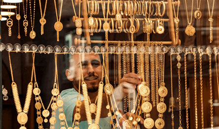 أسعار الذهب تتراجع لأدنى مستوى في أسبوعين