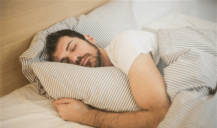 فاكهة واحدة ستجعلك تنام نومًا عميقًا