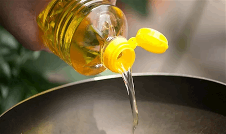 احذروا هذه الزيوت.. طهي الطعام بها خطر على الكبد