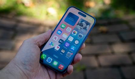 ما السر وراء كتابة حرف &quot;i&quot; في شعار iPhone؟