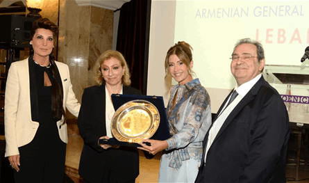 بعاصيري في غداء &quot;تجمع السيدات&quot; في الجمعية الخيرية العمومية الأرمنية: لا خيار لنا غير الإصرار على إعادة بناء الدولة