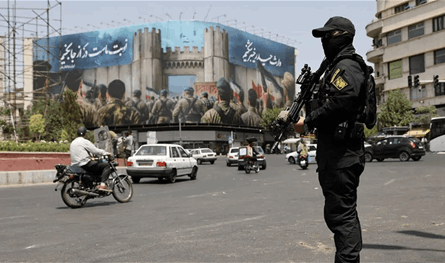 ملاحقة الجواسيس في إيران مستمرة