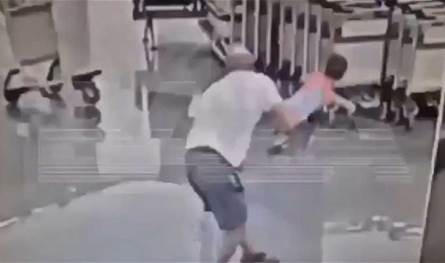حادثة تهز الرأي العام الروسي.. رجل يحاول قتل طفل إيراني هارب من الحرب
