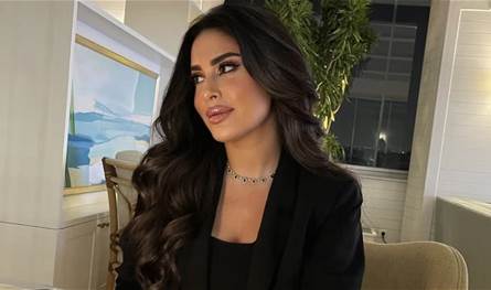 على البحر... ممثلة شهيرة تستمتع بعطلتها الصيفية (صور)