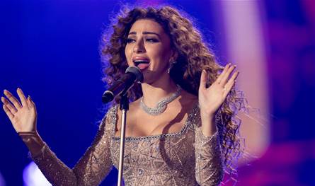 بفستان أبيض شفاف.. ميريام فارس تُحيي حفلا في المغرب والجمهور ينتقد رقصها المُثير (فيديو)