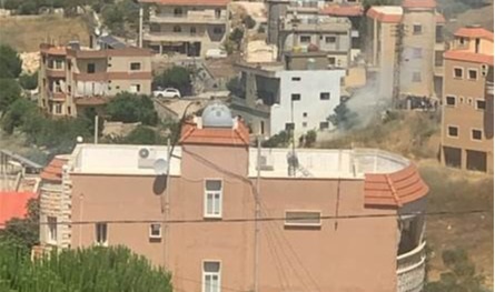 بالصور... إستهداف سيارة في كونين