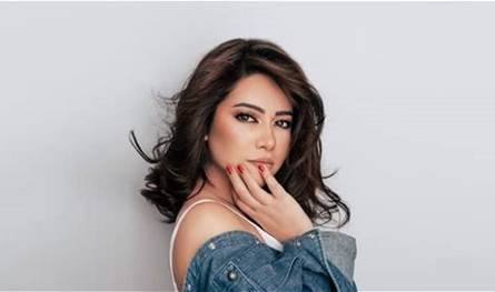 في أوّل حفل لها بعد انتهاء أزمتها مع روتانا... شيرين عبد الوهاب تحقق حلم معجبة على المسرح (فيديو)