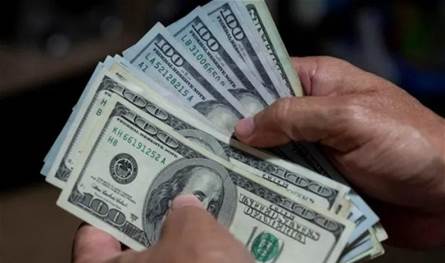 وسط توقعات بخفض وشيك للفائدة الأميركية.. الدولار يواصل التراجع 