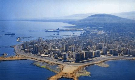 بالصورة.. دخان أسود يغطي سماء طرابلس