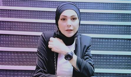 بعد خلعها الحجاب.. فنانة لبنانية مُعتزلة تُفاجئ الجمهور بإطلالتها الأخيرة (صور)