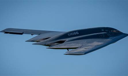ما الذي يجعل طائرة B-2 Spirit أفضل قاذفة قنابل على هذا الكوكب؟