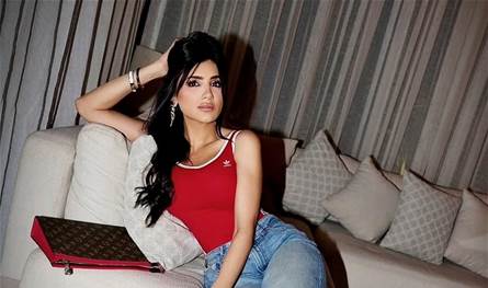 بطلة مسلسل &quot;إش إش&quot; مي عمر تتغزل بزوجها! (فيديو)