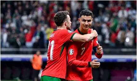 بعد وفاة زميله اللاعب بشكل مفاجئ.. رونالدو يكسر صمته برسالة حزينة ومؤثرة جدًا 