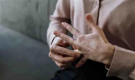 الأمور كانت &quot;متوترة&quot; بينهما.. نجمان شهيران يؤكدان انفصالهما بعد علاقة استمرت 9 سنوات (صورة)