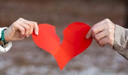 رغم إنفصالهما.. فنانة وزوجها السابق يقضيان وقتاً مميزاً على متن يخت فاخر