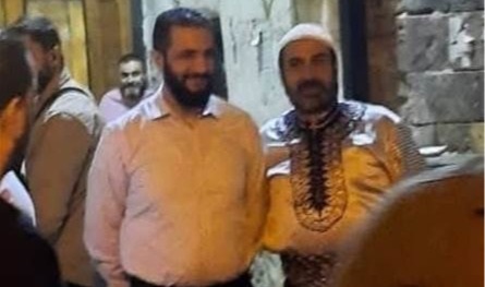 في موقف غير مألوف.. الشرع يُفاجئ عريسًا في أحد حمامات دمشق (فيديو وصور)