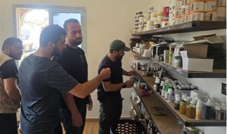في أبي سمراء.. مداهمة شقة تُستخدم كمصنع غير مرخّص لإنتاج أدوية تجميلية