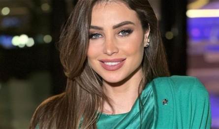 بفستان قصير.. أنابيلا هلال تخطف الأنظار (صور)