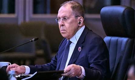 لافروف يلتقي نظيره الصيني في بكين