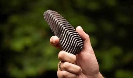 بحجم ثمرة الصنوبر.. ابتكار قد يغير مستقبل مكافحة الحرائق!