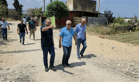 عطية يتفقّد طريقاً حيوياً في حلبا: حل لأزمة السير وفرص إنمائية واعدة