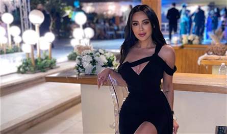 ظهرت برفقة حيوان غريب... فنانة شهيرة تستمتع بعطلتها الصيفية في جزر البهاما (صور)