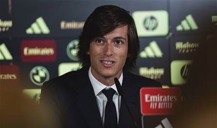 بعد تقديمه رسميا في ريال مدريد.. كاريراس يكشف عن قدوته