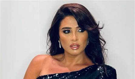 ارتدت عباءة وغطت رأسها.. ياسمين عبد العزيز تزور المسجد الكبير في أبو ظبي (فيديو)