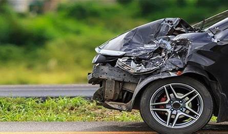 تضررت سيارتها بشكل كبير.. فنانة شهيرة تنجو من حادث سير مروع (صورة)