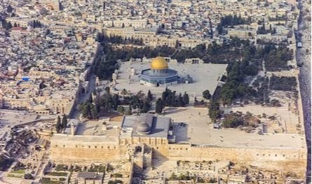 قبيل استقالته.. وزير إسرائيلي يطالب بـ&quot;مصادرة&quot; عقارات فلسطينية