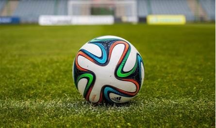 بالصورة: لاعب عربي يعلن اعتزاله بعد مسيرة دامت أكثر من 30 عامًا