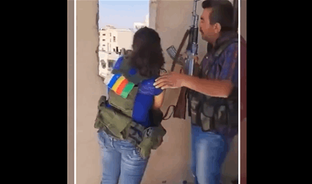فيديو لفتاة بالسويداء تحمل السلاح.. شاهدوه