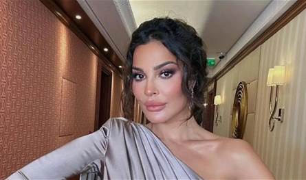 على أنغام أغنية &quot;عالعين موليتين&quot;... نادين نسيب نجيم ترقص وتتمايل في زفاف نجل إيلي صعب (فيديو)