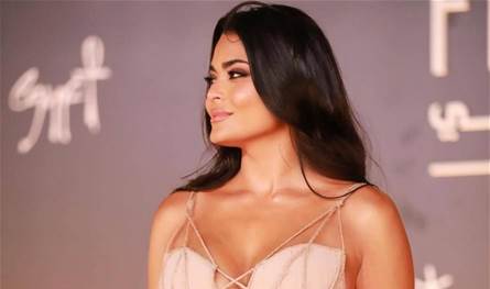 فنانة شهيرة تتخذ إجراءات قانونية ضد مصفف شعر.. ما السبب؟ (صورة)