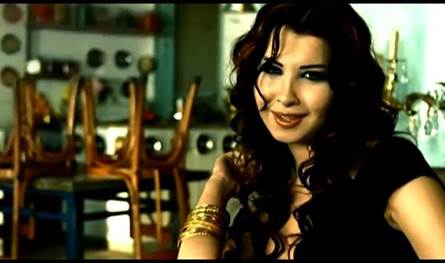 بعد مرور 22 عاماً.. مؤلف أغنية &quot;آخاصمك آه&quot; يُقاضي نانسي عجرم إليكم السبب